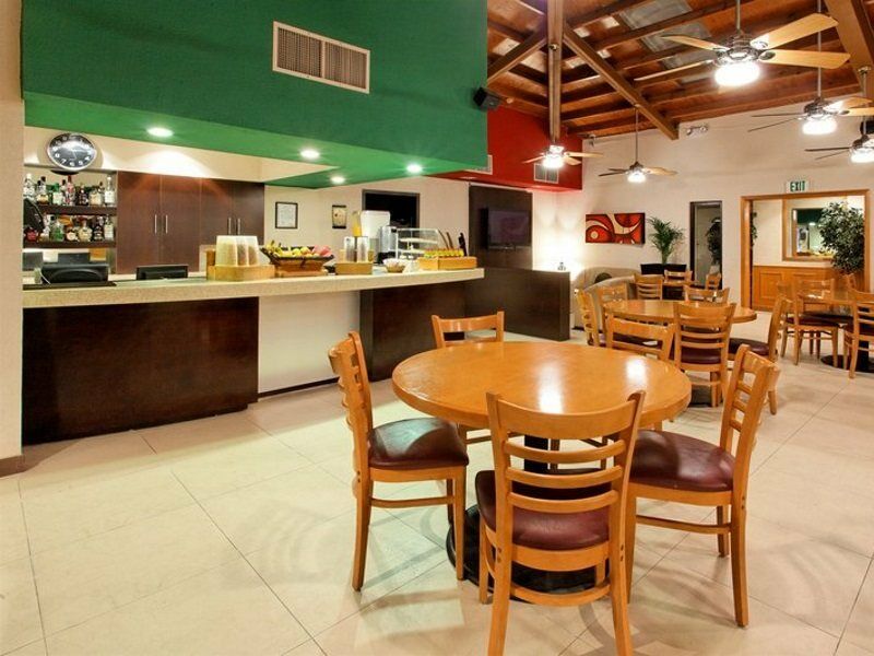 Holiday Inn Hotel & Suites Chihuahua By Ihg Eksteriør bilde